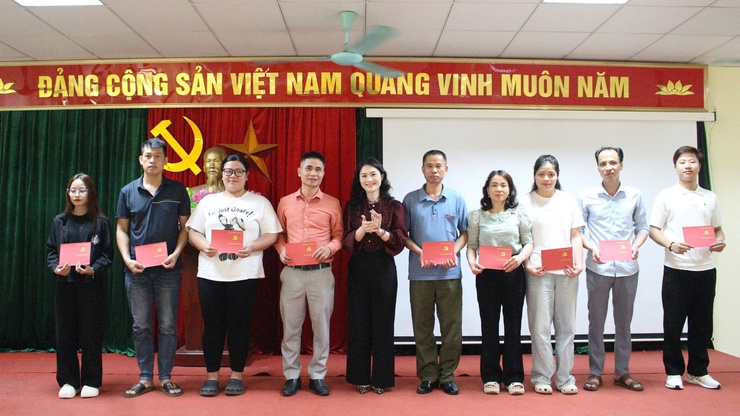 Trung tâm Chính trị phường Chương Mỹ bế giảng lớp bồi dưỡng lý luận chính trị cho đảng viên mới khóa I năm 2026- Ảnh 9.