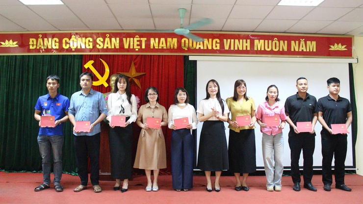 Trung tâm Chính trị phường Chương Mỹ bế giảng lớp bồi dưỡng lý luận chính trị cho đảng viên mới khóa I năm 2026- Ảnh 10.