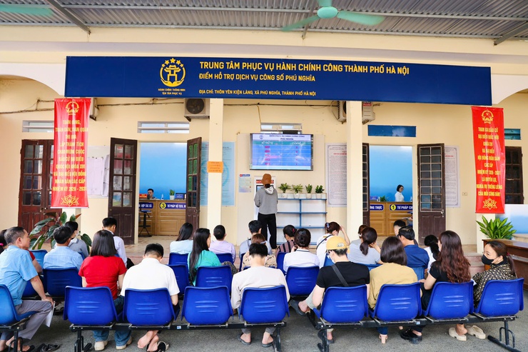 Phú Nghĩa đẩy mạnh cải cách hành chính, nâng cao chất lượng phục vụ nhân dân
- Ảnh 1.