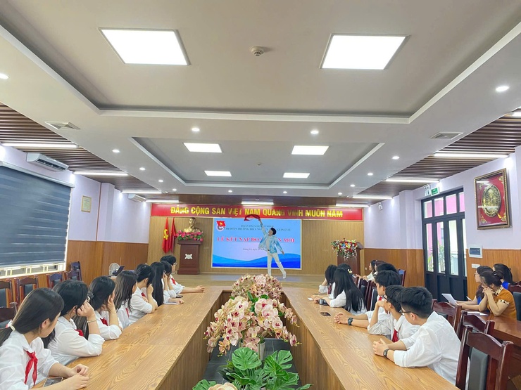 Đoàn cơ sở tổ chức Lễ kết nạp đoàn viên mới đợt 1 năm 2026 chào mừng kỷ niệm 95 năm ngày thành lập Đoàn TNCS Hồ Chí Minh - Ảnh 5.