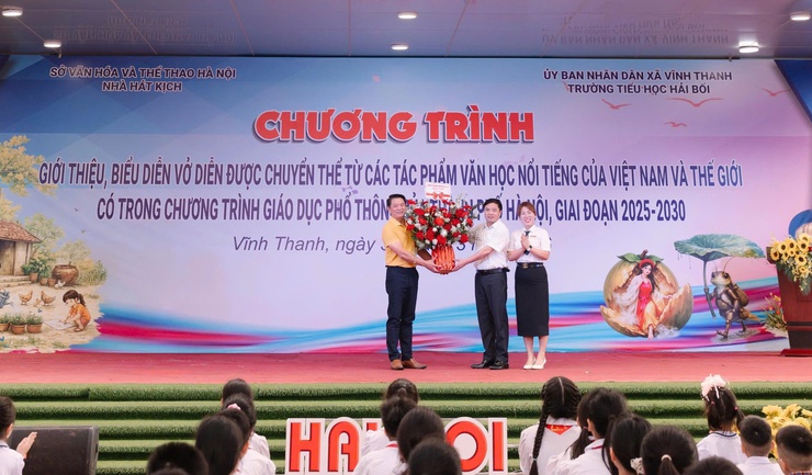 VĂN HỌC SÂN KHẤU HÓA – CÁCH TIẾP CẬN MỚI GIÚP HỌC SINH "CẢM" VÀ TRƯỞNG THÀNH- Ảnh 4.