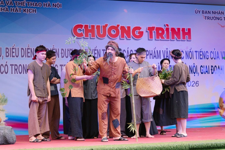 VĂN HỌC SÂN KHẤU HÓA – CÁCH TIẾP CẬN MỚI GIÚP HỌC SINH "CẢM" VÀ TRƯỞNG THÀNH- Ảnh 6.