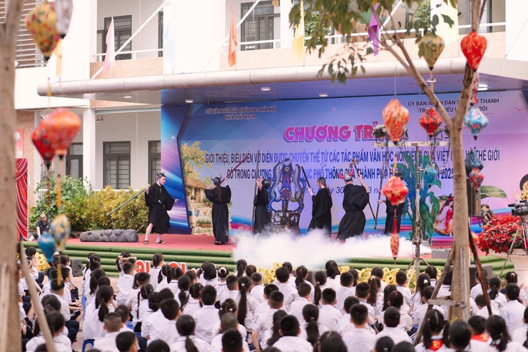 VĂN HỌC SÂN KHẤU HÓA – CÁCH TIẾP CẬN MỚI GIÚP HỌC SINH "CẢM" VÀ TRƯỞNG THÀNH- Ảnh 7.