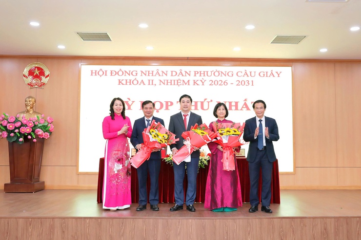 Kỳ họp kiện toàn bộ máy, khởi đầu nhiệm kỳ mới của HĐND phường Cầu Giấy - Ảnh 8.