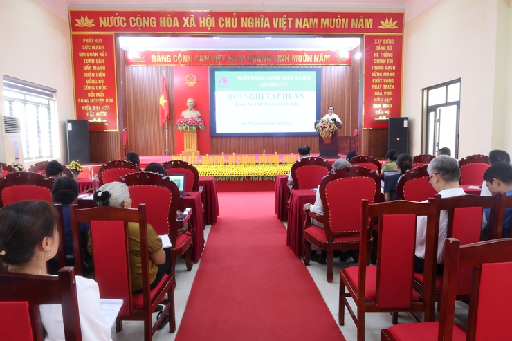 Hòa Phú: Tổ chức hội nghị tập huấn nghiệp vụ vay vốn tín dụng chính sách năm 2026- Ảnh 4.