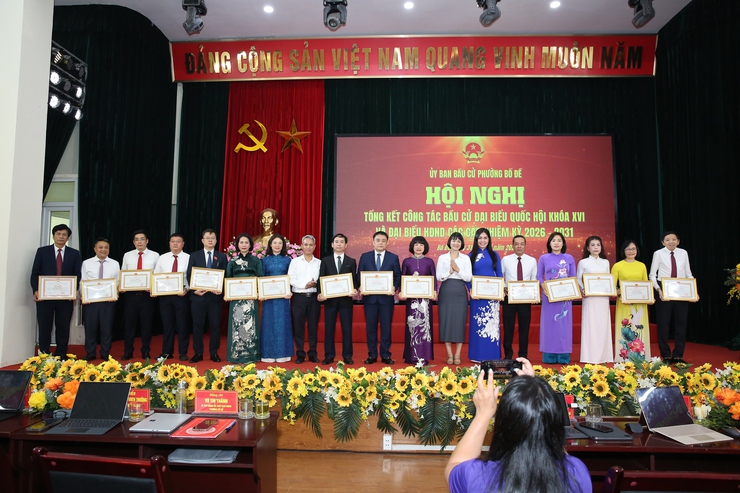 PHƯỜNG BỒ ĐỀ TỔNG KẾT CÔNG TÁC BẦU CỬ, VINH DỰ NHẬN BẰNG KHEN CỦA CHỦ TỊCH UBND THÀNH PHỐ
- Ảnh 6.