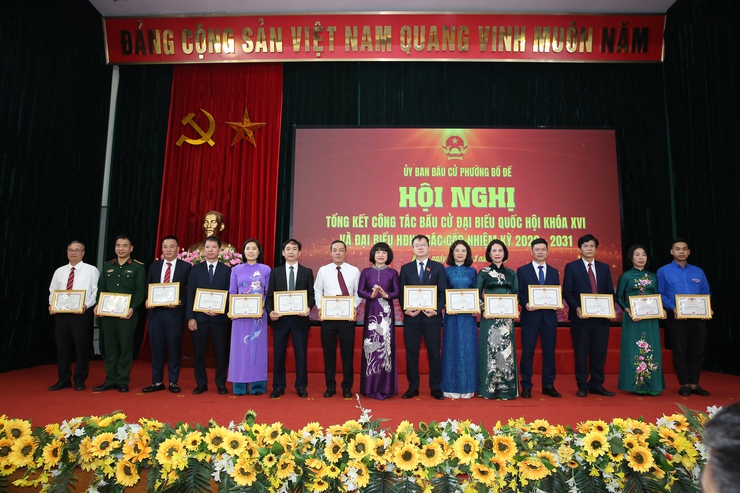 PHƯỜNG BỒ ĐỀ TỔNG KẾT CÔNG TÁC BẦU CỬ, VINH DỰ NHẬN BẰNG KHEN CỦA CHỦ TỊCH UBND THÀNH PHỐ
- Ảnh 7.