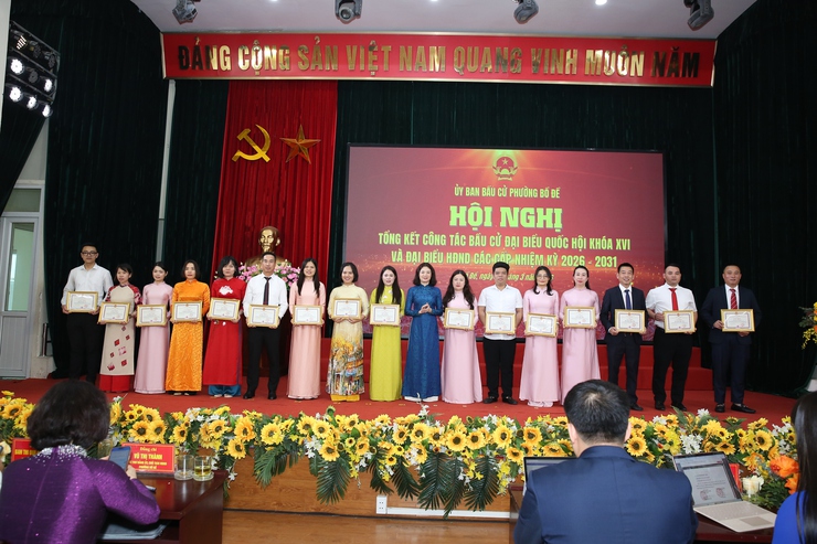 PHƯỜNG BỒ ĐỀ TỔNG KẾT CÔNG TÁC BẦU CỬ, VINH DỰ NHẬN BẰNG KHEN CỦA CHỦ TỊCH UBND THÀNH PHỐ
- Ảnh 9.