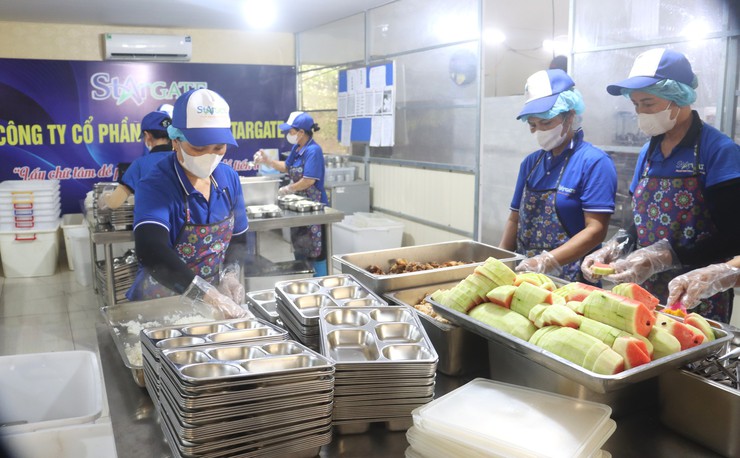 Tăng cường kiểm tra an toàn thực phẩm tại bếp ăn tập thể trên địa bàn xã- Ảnh 1.