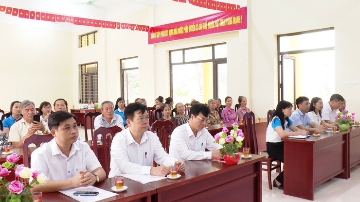 HỘI LIÊN HIỆP PHỤ NỮ XÃ ỨNG HÒA KHÁNH THÀNH, BÀN GIAO SÂN CHƠI CỘNG ĐỒNG THÔN PHƯỢNG VIỀN.- Ảnh 2.