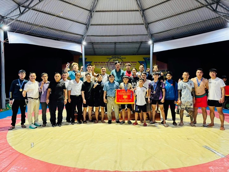 Xã Dương Hoà đạt giải Nhì toàn đoàn tại Giải vô địch vật dân tộc, vật tự do truyền thống mừng xuân Bính Ngọ thành phố Hà Nội năm 2026 - Ảnh 1.