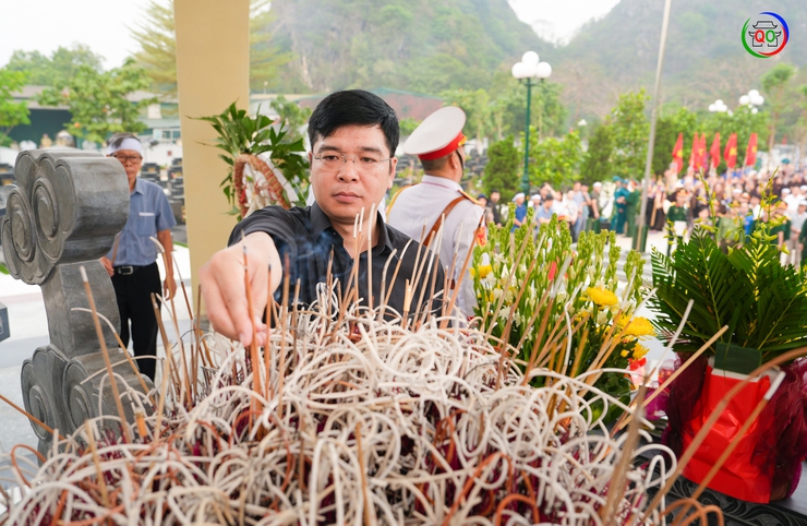 UBND xã Quốc Oai long trọng tổ chức Lễ truy điệu và an táng hài cốt Liệt sĩ Nguyễn Duy Lập- Ảnh 13.
