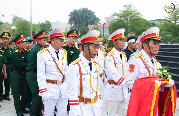 UBND xã Quốc Oai long trọng tổ chức Lễ truy điệu và an táng hài cốt Liệt sĩ Nguyễn Duy Lập- Ảnh 7.