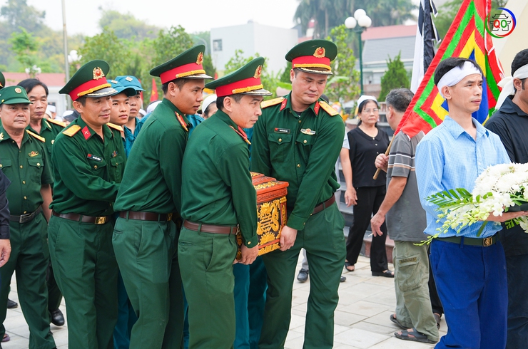 UBND xã Quốc Oai long trọng tổ chức Lễ truy điệu và an táng hài cốt Liệt sĩ Nguyễn Duy Lập- Ảnh 5.