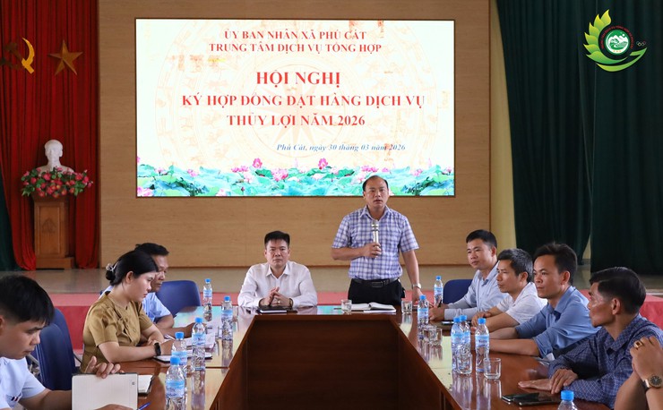 Phú Cát ký kết hợp đồng dịch vụ thủy lợi với các HTXNN trên địa bàn xã năm 2026- Ảnh 2.