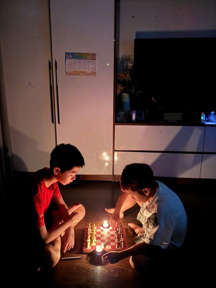 TẮT ĐÈN – BẬT YÊU THƯƠNG": ĐÊM GIỜ TRÁI ĐẤT TẠI TRƯỜNG TIỂU HỌC TRẦN PHÚ GÂY "SỐT"- Ảnh 5.