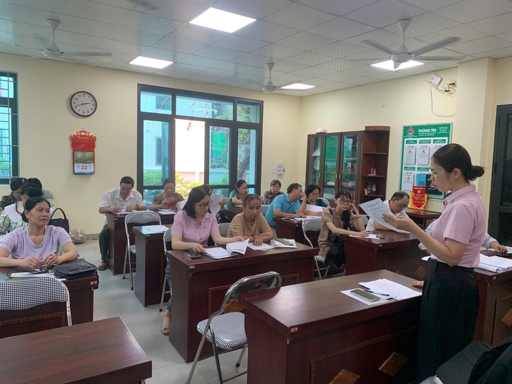 TẬP HUẤN NÂNG CAO NĂNG LỰC VÀ CHẤT LƯỢNG HOẠT ĐỘNG CHO CÁC TỔ TRƯỞNG TỔ TIẾT KIỆM VÀ VAY VỐN PHƯỜNG KIM LIÊN- Ảnh 2.