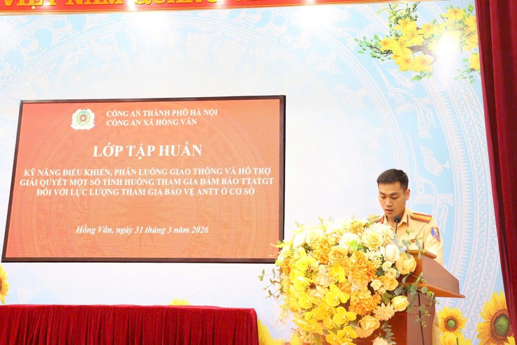 Tập huấn kỹ năng điều khiển, phân luồng giao thông đối với lực lượng an ninh cơ sở- Ảnh 6.