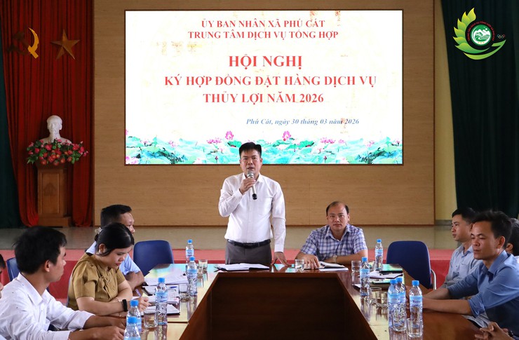 Phú Cát ký kết hợp đồng dịch vụ thủy lợi với các HTXNN trên địa bàn xã năm 2026- Ảnh 1.