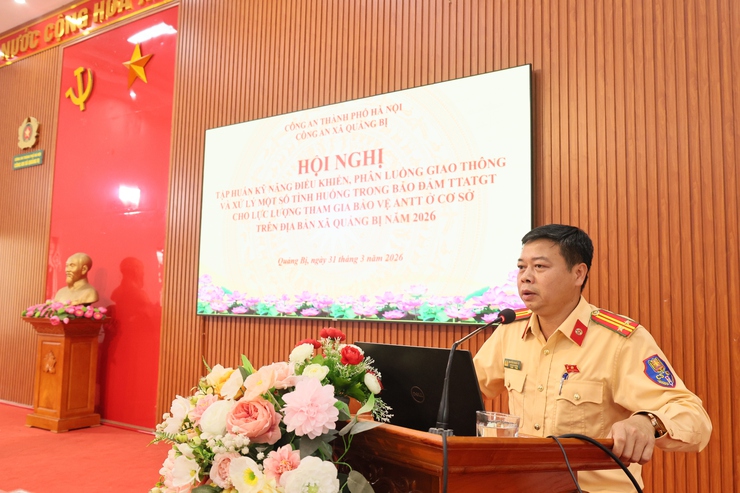 Công an xã Quảng Bị tổ chức tập huấn kỹ năng điều khiển, phân luồng giao thông cho lực lượng an ninh cơ sở- Ảnh 4.