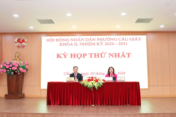 Kỳ họp kiện toàn bộ máy, khởi đầu nhiệm kỳ mới của HĐND phường Cầu Giấy - Ảnh 1.