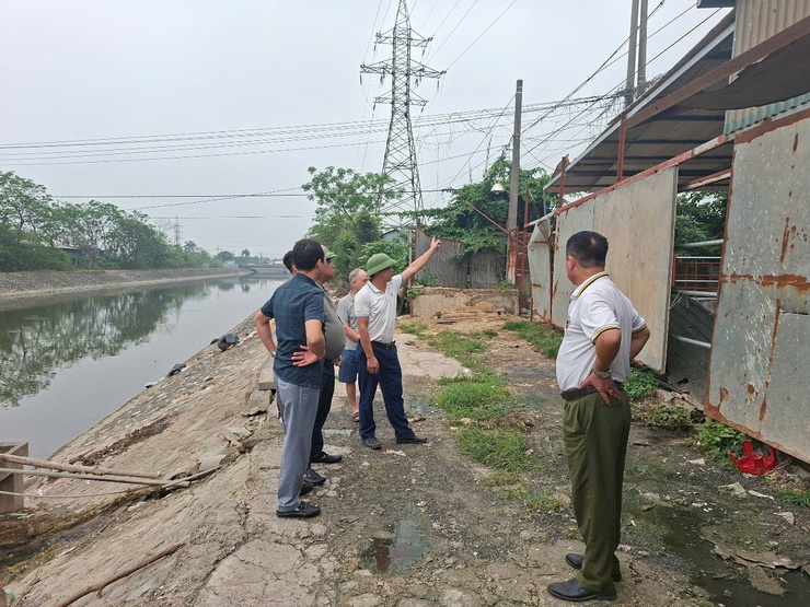 Xã Vĩnh Thanh: Phát huy vai trò lãnh đạo, 24/24 hộ đồng thuận tháo dỡ vi phạm tại khu phía Tây cầu Thăng Long- Ảnh 2.