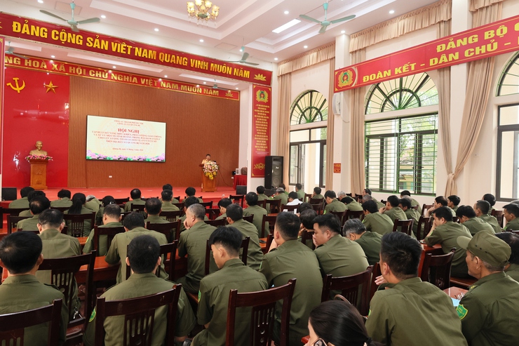 Công an xã Quảng Bị tổ chức tập huấn kỹ năng điều khiển, phân luồng giao thông cho lực lượng an ninh cơ sở- Ảnh 2.