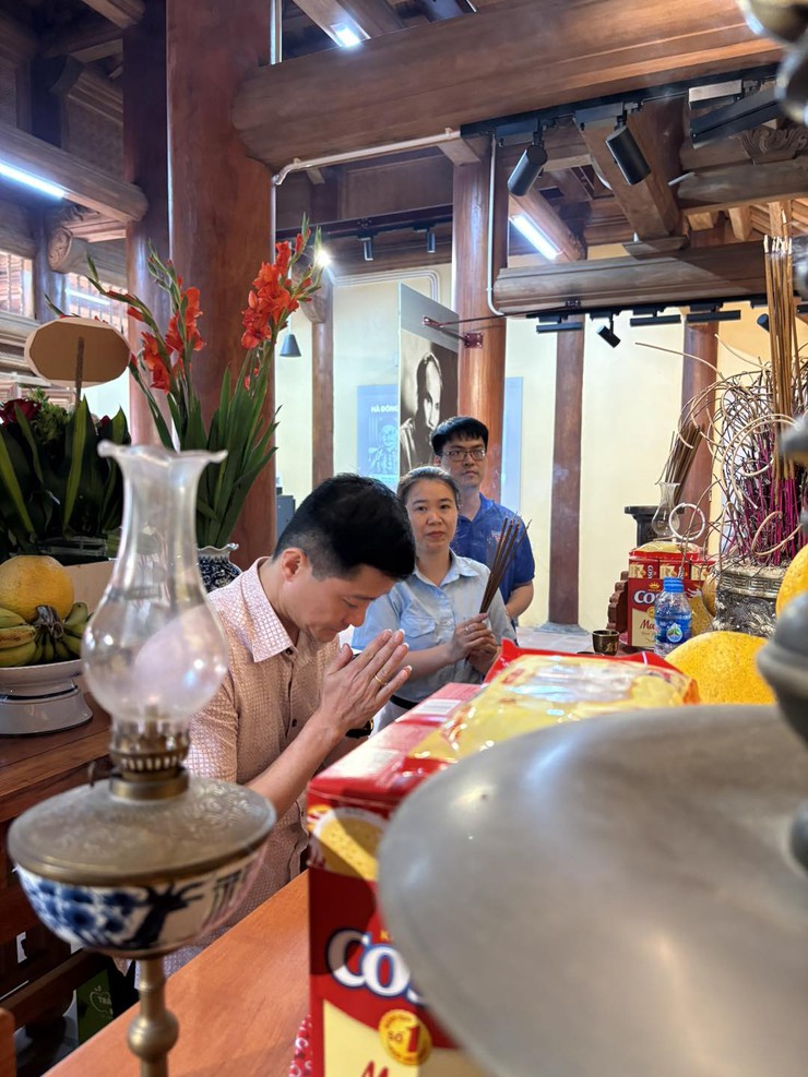 Trường THCS Quảng Phú Cầu tổ chức dâng hương tại Khu lưu niệm Trưởng ban Thường trực Quốc hội Bùi Bằng Đoàn- Ảnh 2.