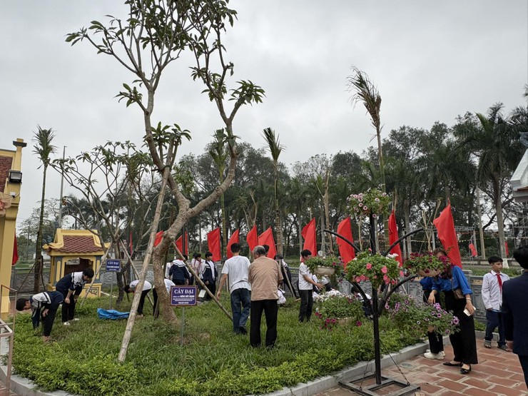 Trường THCS Liên Bạt tổ chức hoạt động ngoại khóa, dâng hương tại Khu lưu niệm Trưởng ban Thường trực Quốc hội Bùi Bằng Đoàn- Ảnh 10.