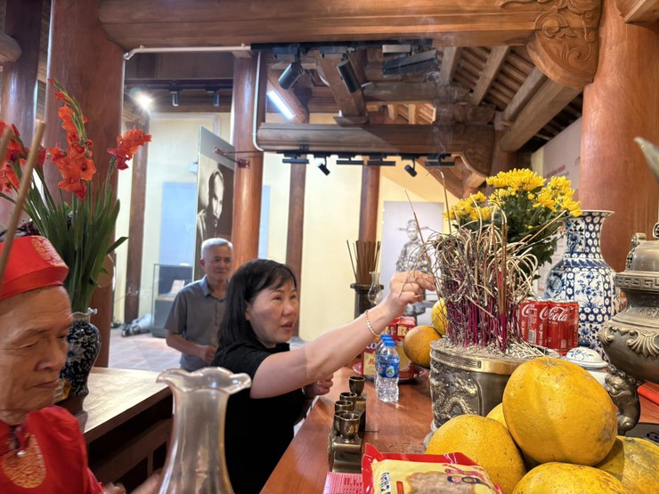 Trường THCS Liên Bạt tổ chức hoạt động ngoại khóa, dâng hương tại Khu lưu niệm Trưởng ban Thường trực Quốc hội Bùi Bằng Đoàn- Ảnh 2.