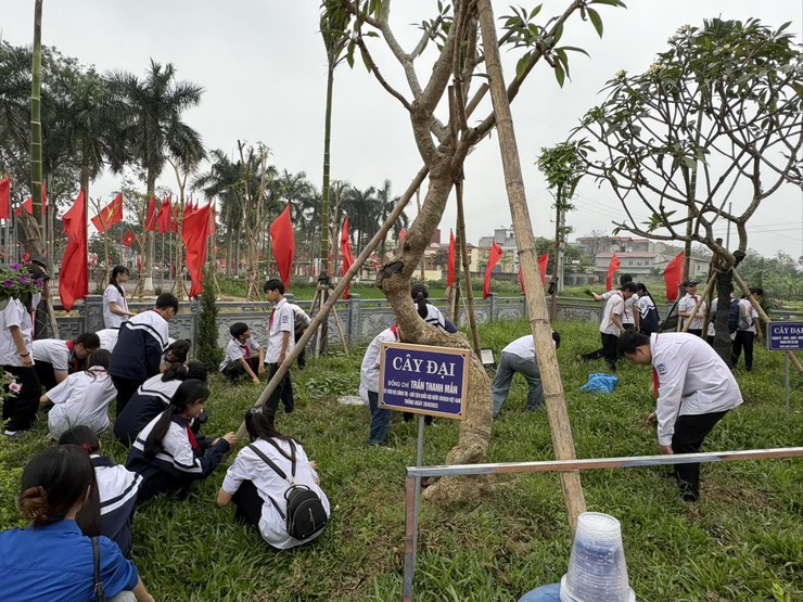 Trường THCS Liên Bạt tổ chức hoạt động ngoại khóa, dâng hương tại Khu lưu niệm Trưởng ban Thường trực Quốc hội Bùi Bằng Đoàn- Ảnh 8.