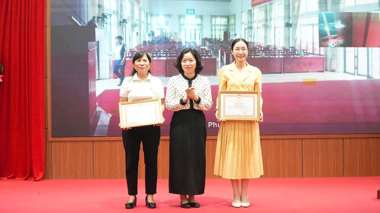 XÃ PHƯỢNG DỰC VINH DỰ CÓ 01 TẬP THỂ VÀ 01 CÁ NHÂN ĐƯỢC NHẬN BẰNG KHEN CỦA UỶ BAN MTTQ VIỆT NAM THÀNH PHỐ HÀ NỘI TRONG CÔNG TÁC BẦU CỬ- Ảnh 2.