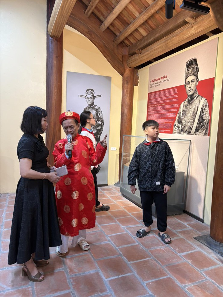 Trường THCS Liên Bạt tổ chức hoạt động ngoại khóa, dâng hương tại Khu lưu niệm Trưởng ban Thường trực Quốc hội Bùi Bằng Đoàn- Ảnh 6.