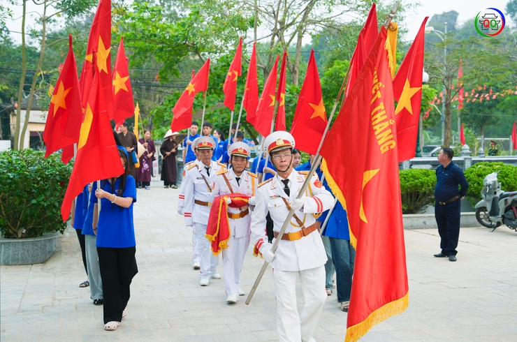 UBND xã Quốc Oai long trọng tổ chức Lễ truy điệu và an táng hài cốt Liệt sĩ Nguyễn Duy Lập- Ảnh 9.