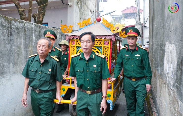 UBND xã Quốc Oai long trọng tổ chức Lễ truy điệu và an táng hài cốt Liệt sĩ Nguyễn Duy Lập- Ảnh 10.