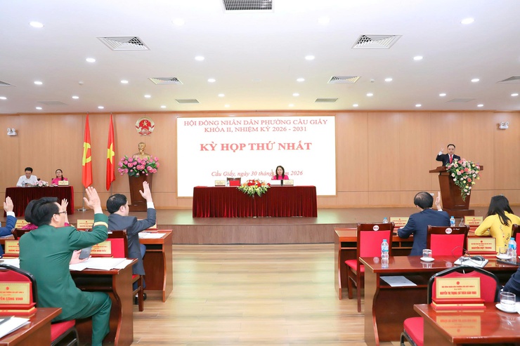 Kỳ họp kiện toàn bộ máy, khởi đầu nhiệm kỳ mới của HĐND phường Cầu Giấy - Ảnh 4.