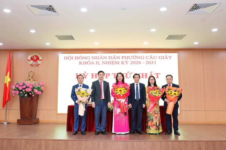 Kỳ họp kiện toàn bộ máy, khởi đầu nhiệm kỳ mới của HĐND phường Cầu Giấy - Ảnh 7.