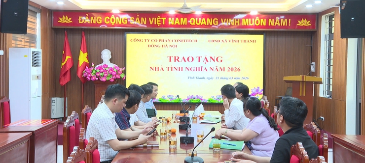 XÃ VĨNH THANH TRAO TẶNG NHÀ TÌNH NGHĨA TRỊ GIÁ 300 TRIỆU ĐỒNG- Ảnh 1.