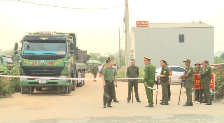 Cưỡng chế thu hồi đất đối với các hộ gia đình, cá nhân có đất thuộc phạm vi thu hồi tại dự án xây dựng hạ tầng kỹ thuật đấu giá khu X2 Lục Xuân, xã Phúc Lộc- Ảnh 10.