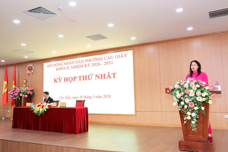 Kỳ họp kiện toàn bộ máy, khởi đầu nhiệm kỳ mới của HĐND phường Cầu Giấy - Ảnh 2.