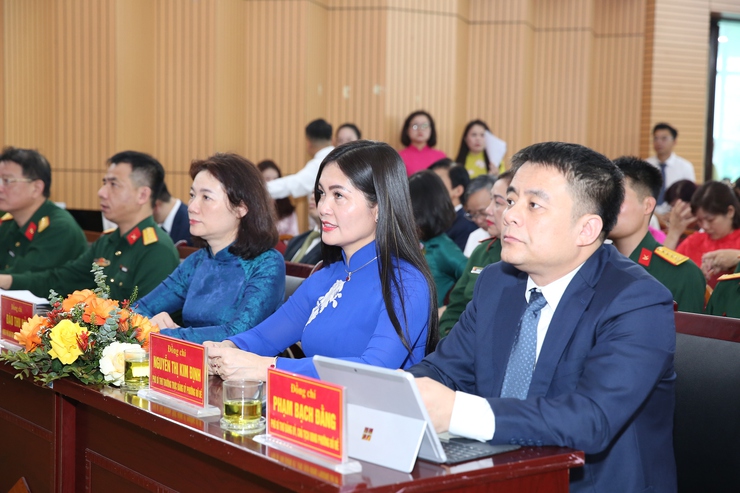 PHƯỜNG BỒ ĐỀ TỔNG KẾT CÔNG TÁC BẦU CỬ, VINH DỰ NHẬN BẰNG KHEN CỦA CHỦ TỊCH UBND THÀNH PHỐ
- Ảnh 1.