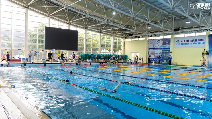 Hơn 150 vận động viên tham gia thi đấu môn bơi tại Giải thể thao học sinh phổ thông phường Từ Liêm- Ảnh 3.