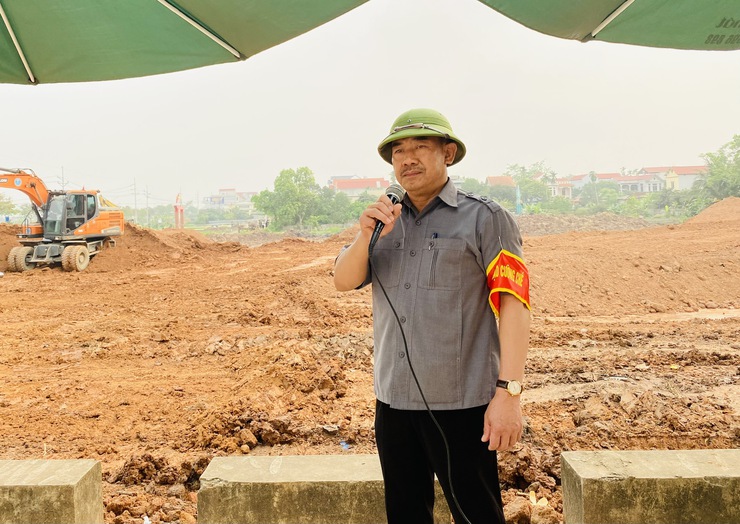 Cưỡng chế thu hồi đất đối với các hộ gia đình, cá nhân có đất thuộc phạm vi thu hồi tại dự án xây dựng hạ tầng kỹ thuật đấu giá khu X2 Lục Xuân, xã Phúc Lộc- Ảnh 1.