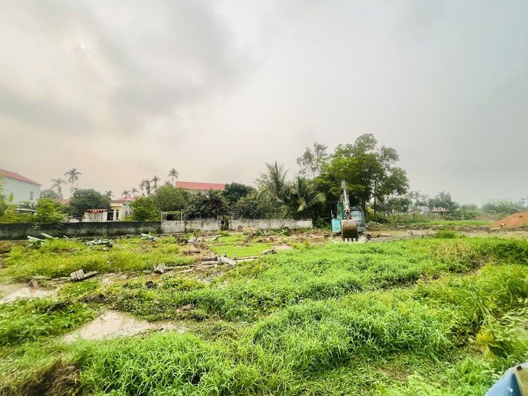 Cưỡng chế thu hồi đất đối với các hộ gia đình, cá nhân có đất thuộc phạm vi thu hồi tại dự án xây dựng hạ tầng kỹ thuật đấu giá khu X2 Lục Xuân, xã Phúc Lộc- Ảnh 4.