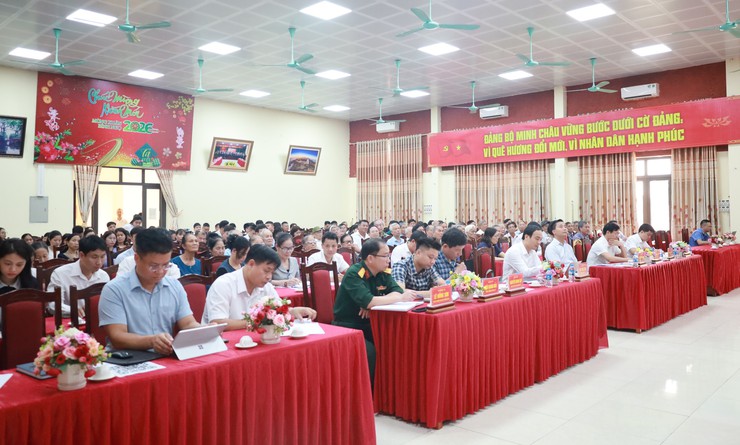 Xã Minh Châu tổ chức hội nghị quán triệt, triển khai thực hiện các Nghị quyết trụ cột của Bộ Chính trị và chỉ thị của Thành ủy Hà Nội.- Ảnh 2.