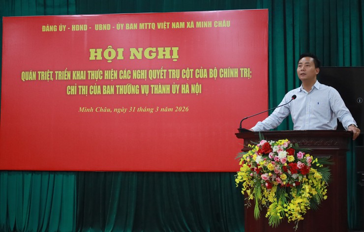 Xã Minh Châu tổ chức hội nghị quán triệt, triển khai thực hiện các Nghị quyết trụ cột của Bộ Chính trị và chỉ thị của Thành ủy Hà Nội.- Ảnh 1.