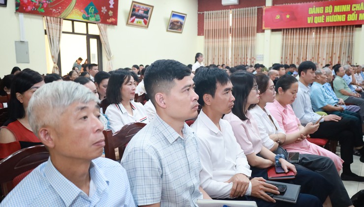 Xã Minh Châu tổ chức hội nghị quán triệt, triển khai thực hiện các Nghị quyết trụ cột của Bộ Chính trị và chỉ thị của Thành ủy Hà Nội.- Ảnh 3.