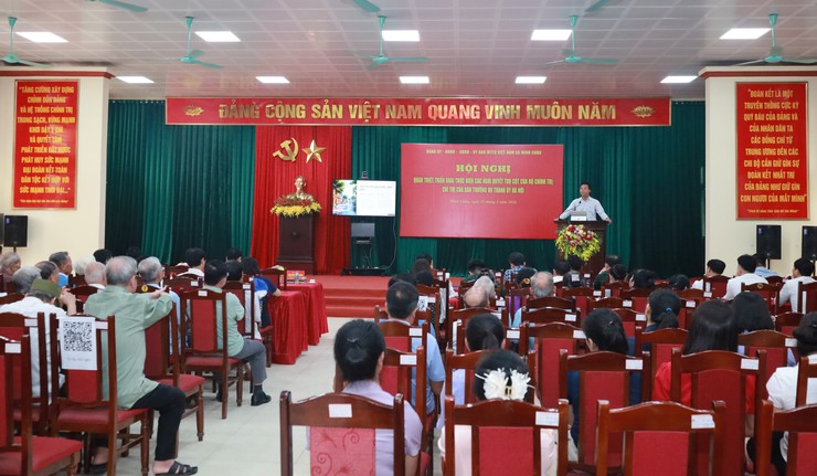 Xã Minh Châu tổ chức hội nghị quán triệt, triển khai thực hiện các Nghị quyết trụ cột của Bộ Chính trị và chỉ thị của Thành ủy Hà Nội.- Ảnh 9.