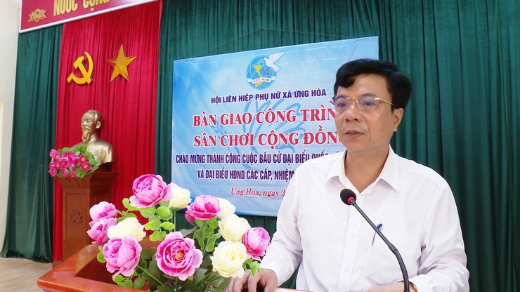 HỘI LIÊN HIỆP PHỤ NỮ XÃ ỨNG HÒA KHÁNH THÀNH, BÀN GIAO SÂN CHƠI CỘNG ĐỒNG THÔN PHƯỢNG VIỀN.- Ảnh 1.