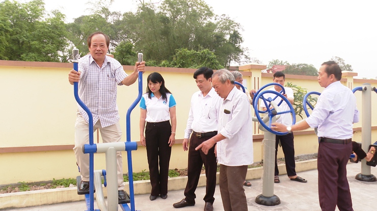 HỘI LIÊN HIỆP PHỤ NỮ XÃ ỨNG HÒA KHÁNH THÀNH, BÀN GIAO SÂN CHƠI CỘNG ĐỒNG THÔN PHƯỢNG VIỀN.- Ảnh 3.